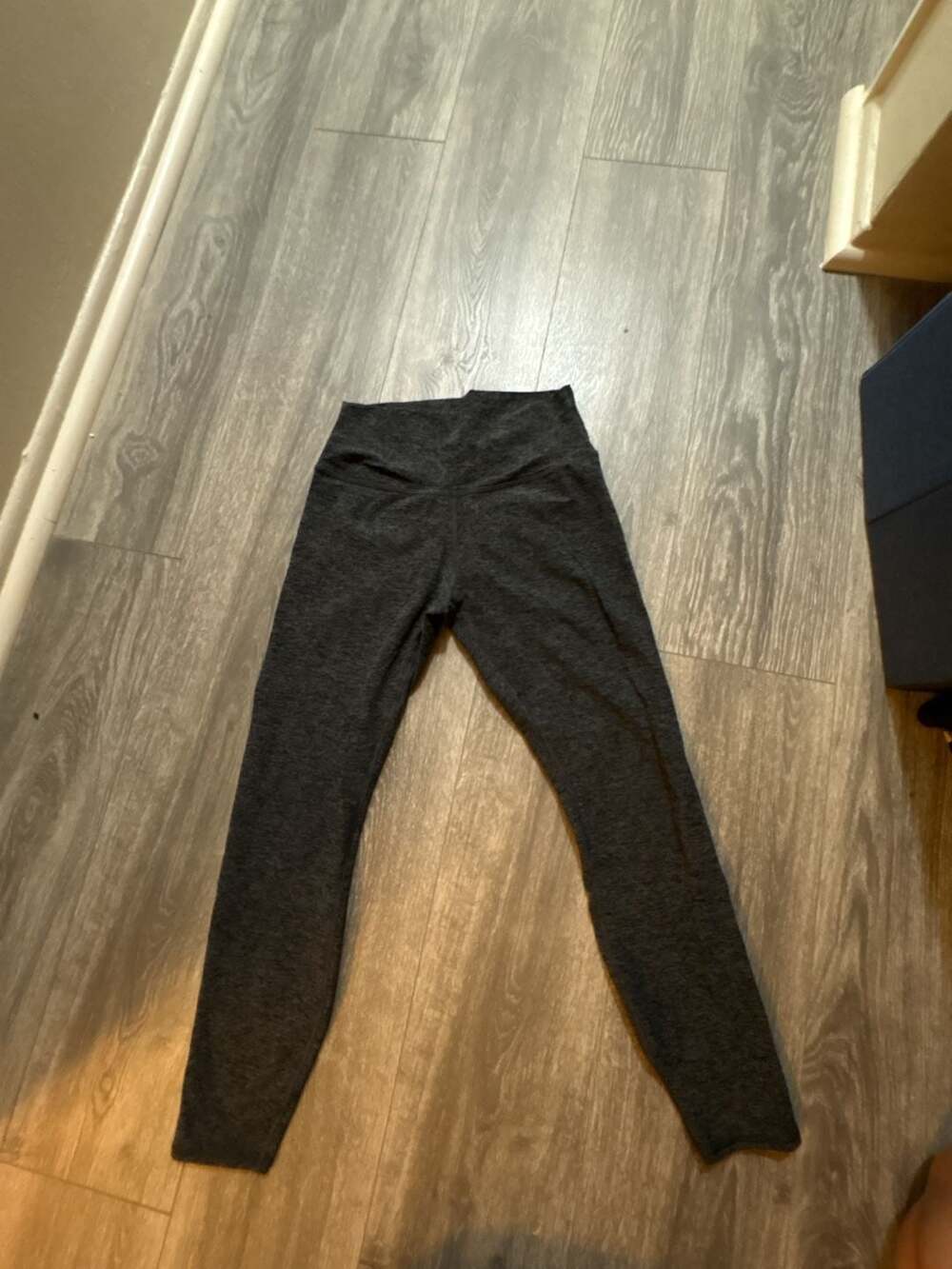 Alo Yoga High-Waist Airlift Legging in Heathered Charcoal